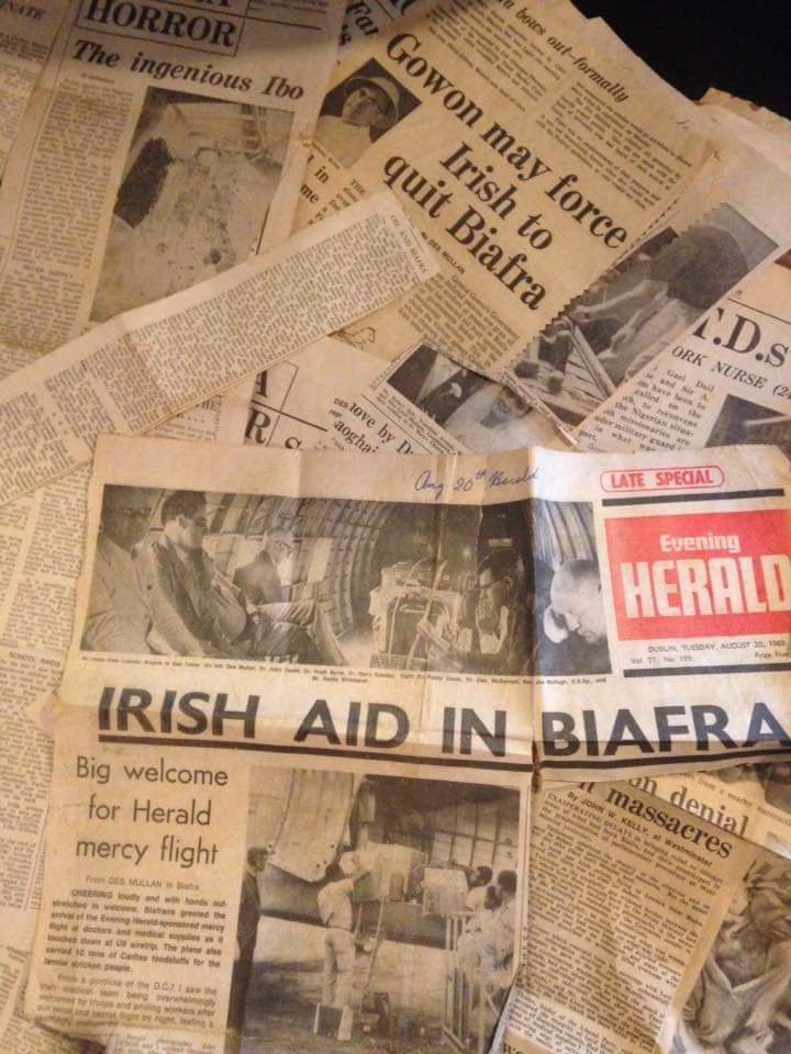 AT THE HOME OF LATE MR DES MULLAN THE ICON IRISH JOURNALIST SHOWING US #DOCUMENTS AND WHAT HE WITNESS IN BIAFRA, HOW BRITISH/NIGERIA KILLED MILLION OF BIAFRANS LEFT 9 MILLION REFUGEES AT THE MERCY OF GOD #MAY30TH WE MUST REMEMBER THEM #DES 
@dfatirl @amanpour #FreeNnamdiKanu @UN
