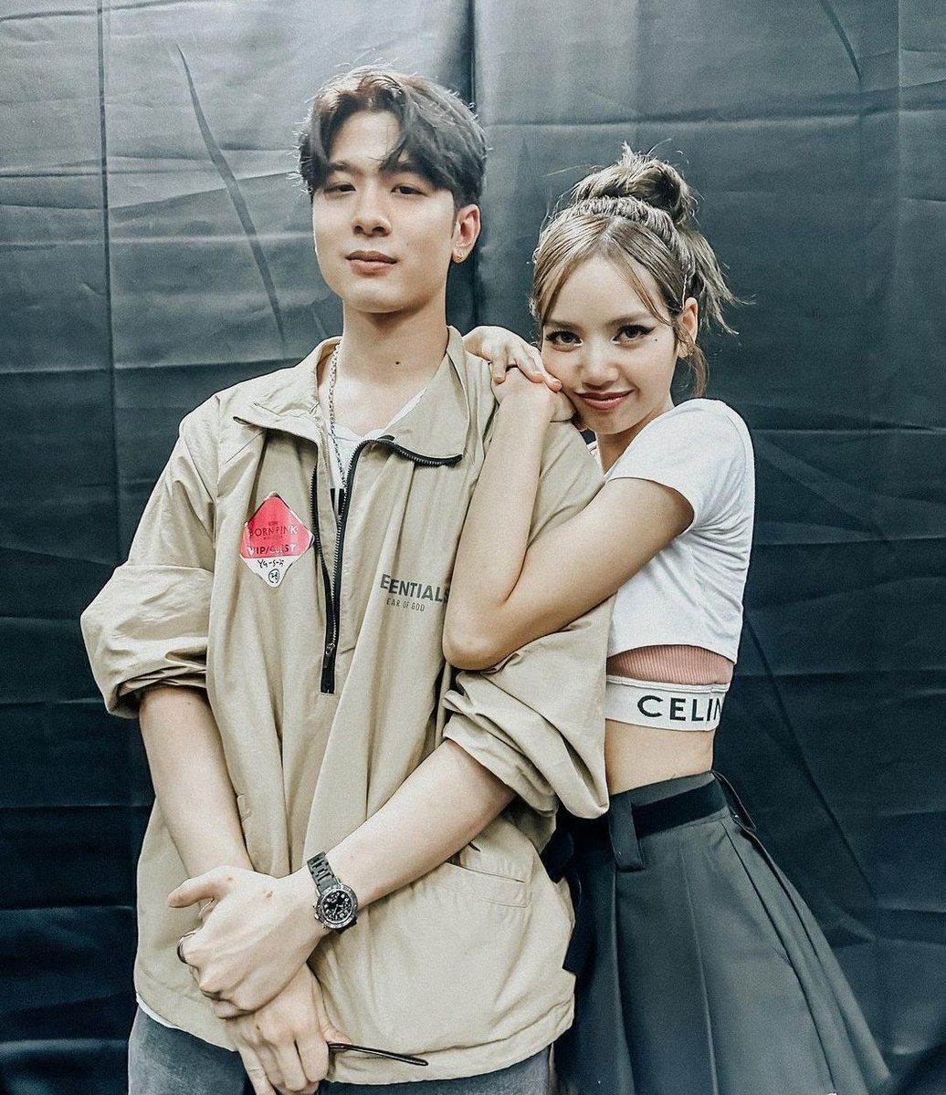 lalisahourIy's tweet photo. aww so cute 🥺 https://t.co/Q5nk28juM0