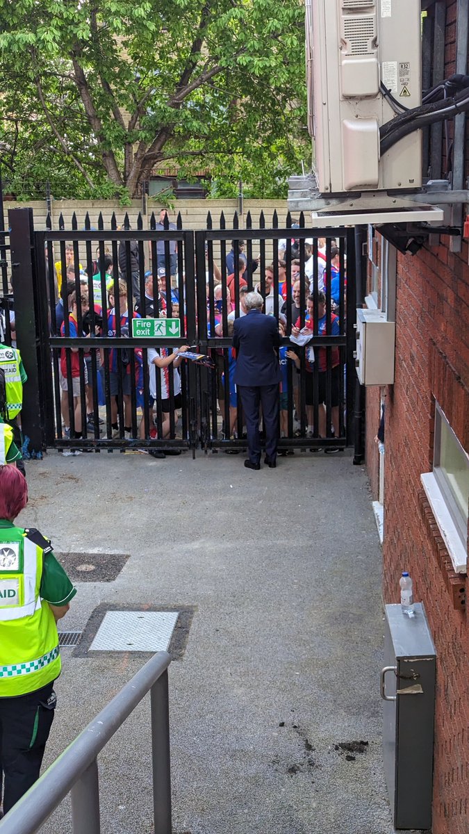 Roy Hodgson spent several minutes signing autographs down by the gate to the side of the portakabins. 

One young fan shouted out 'We love you Roy'. #CPFC #CRYNFO