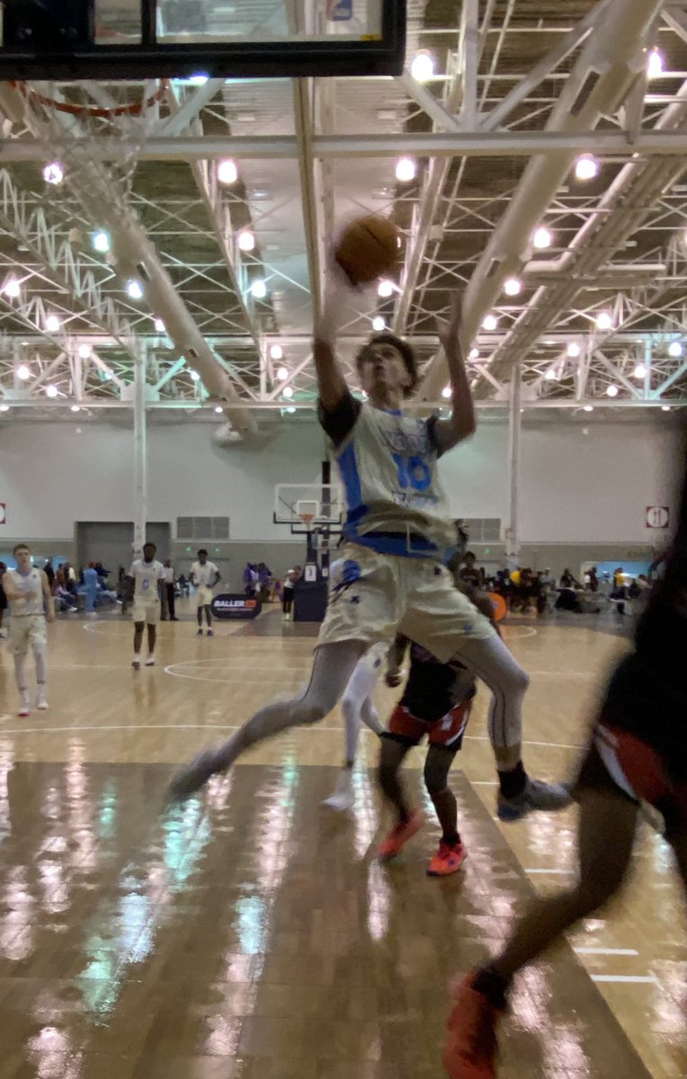 Isaac Jones with 7 straight point including a three pointer and a monstrous one hander.  He has 21 points (4 three pointers) and Wood Elite Sewer South leads Strong Center 68-49 with 1:22 left 2H.  #BigShots #VAMemorialWeekend <a href="/BigShotsToday/">Hit The BIG SH🏀TS</a> <a href="/BigShotsGlobal/">BIG SH🏀TS</a>