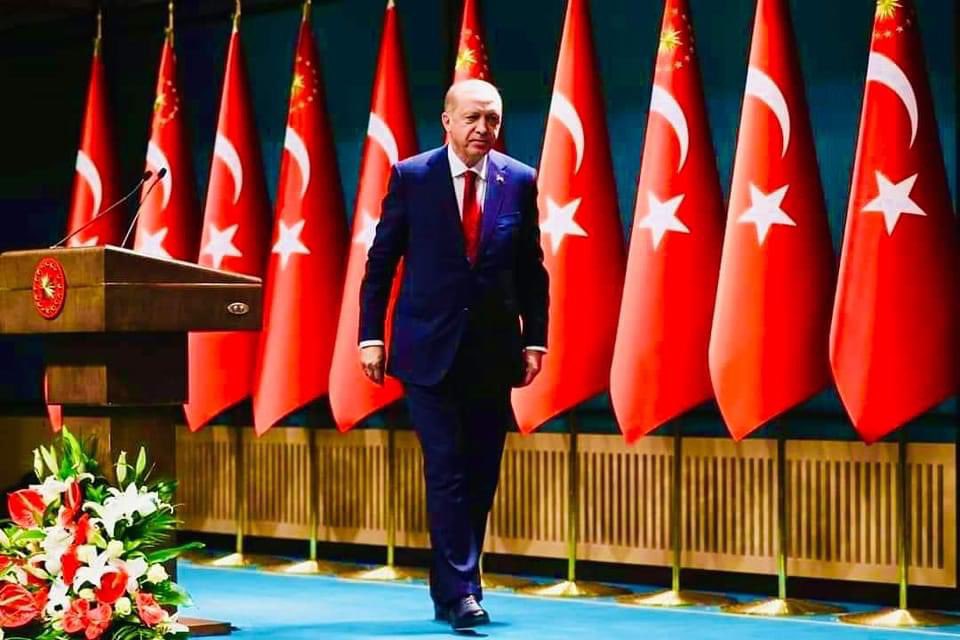 CabdiweliD's tweet photo. Türkiye’s President Erdogan started off his speech with a famous Turkish song as he thanked the Turkish nation for his historic runoff election victory outside his home in Istanbul. https://t.co/Y748WmHl4H