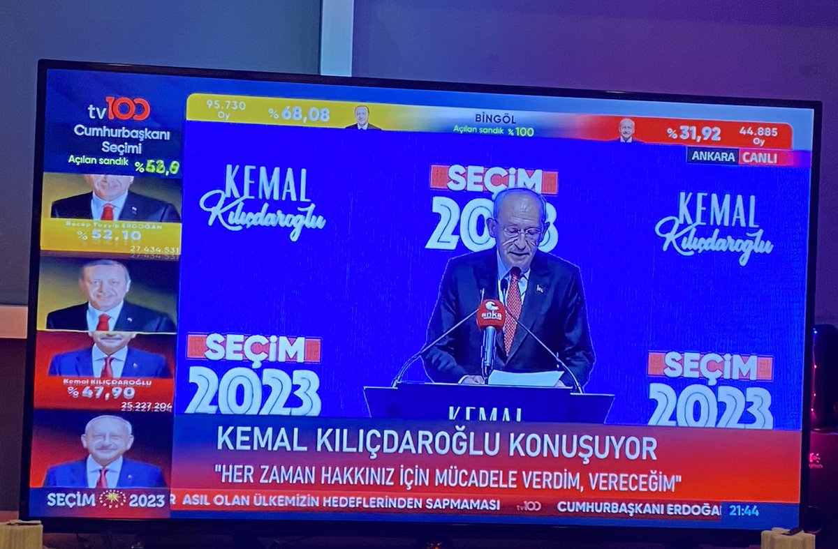 fatmasahiz's tweet photo. senin konusmaya bile hakkın yok defol git istifa et siyasetin s sini bile yapma bundan sonra https://t.co/zRTrG1IyXQ