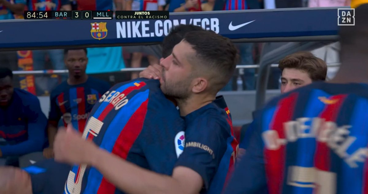 sport's tweet photo. 🔵🔴 | #FCB 

🥹 No estoy llorando se me ha metido un abrazo entre Jordi y Busi en el ojo

💙❤️ ¡Gràcies! https://t.co/CzLg7mnspY
