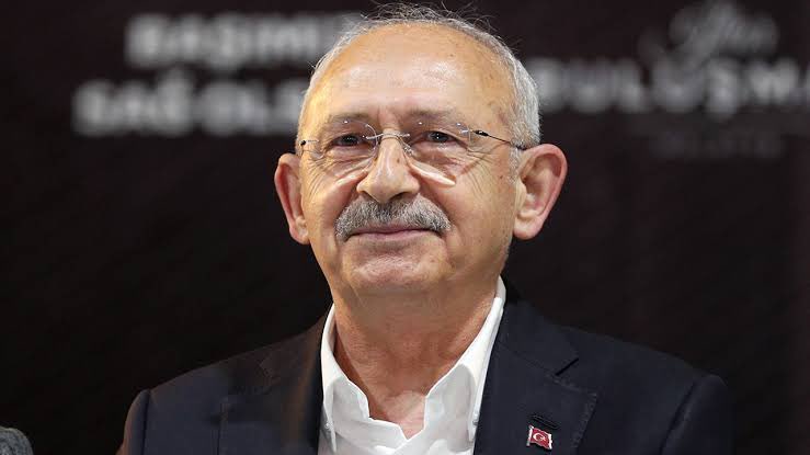 Kemal Kılıçdaroğlu yola devam edeceğini  söyledi 

Ne düşünüyorsunuz?