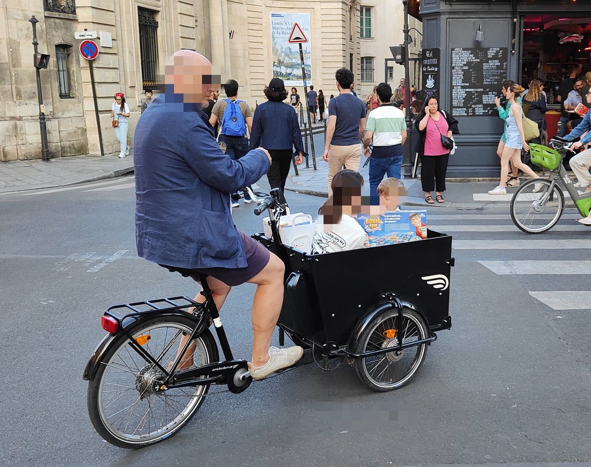 SUV du Marais pour transporter les petits enfants le week end #SolutionVélo