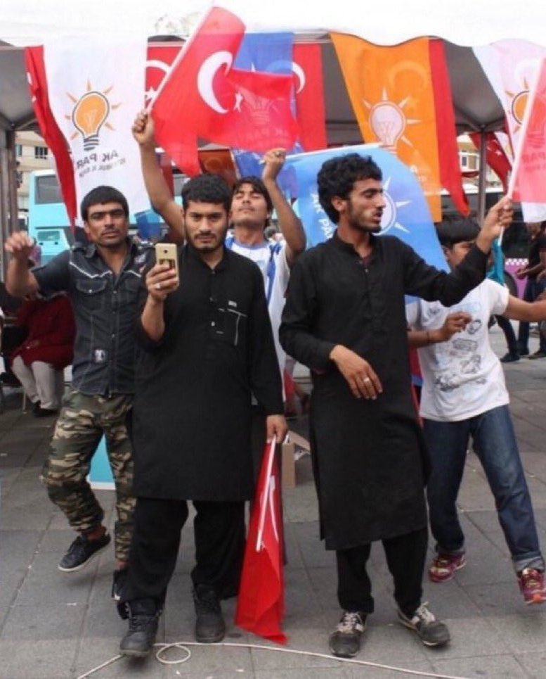 basakfdnbsrn's tweet photo. Koskoca bir yazıklar ülkesiyiz.. #Suriyeliler https://t.co/9SNZxcqiAs