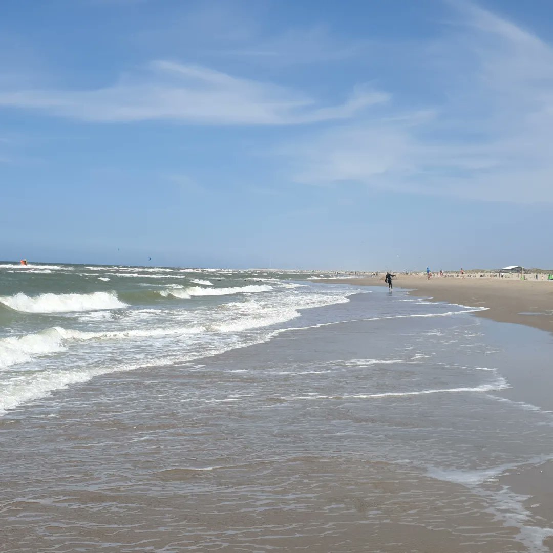 JPvanAlten's tweet photo. #Pinksteren 2023 op het strand van #terheijde met zon en een stevig windje. https://t.co/L5iK5nStjm