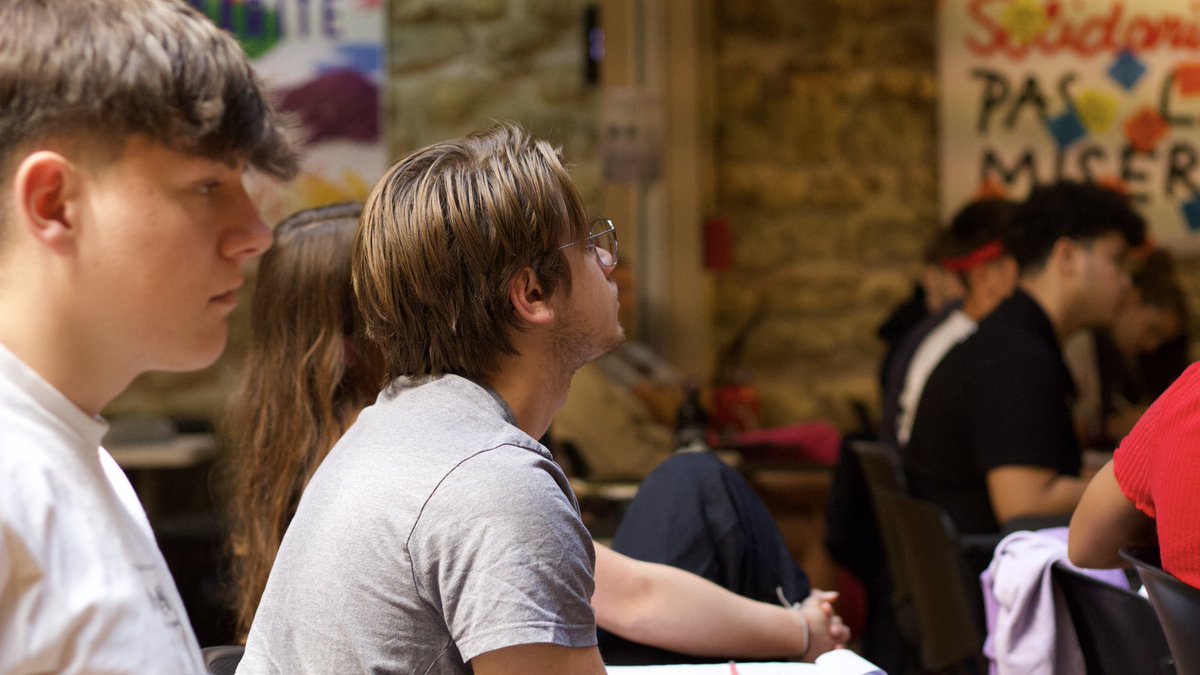 [ WEF - FSP 👕 ]

Dernier jour de Formation d’un Week-End qui marque déjà une étape importante dans le développement 📈des Friperies Sport Planète🌱 pour et par les Étudiant•es.🤝