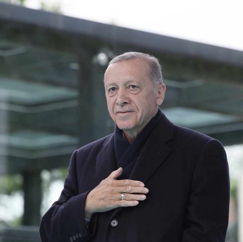 Yeniden Cumhurbaşkanı seçilen
Cumhurbaşkanımız Sayın Recep Tayyip Erdogan'ı tebrik ediyorum. Allah hayırlı hizmetler nasib eylesin, devletimize ve milletimize hayırlı olsun.
#RecepTayyipErdogan 
#Erdogan 
#sonuclar 
#Turkey 
#bitti