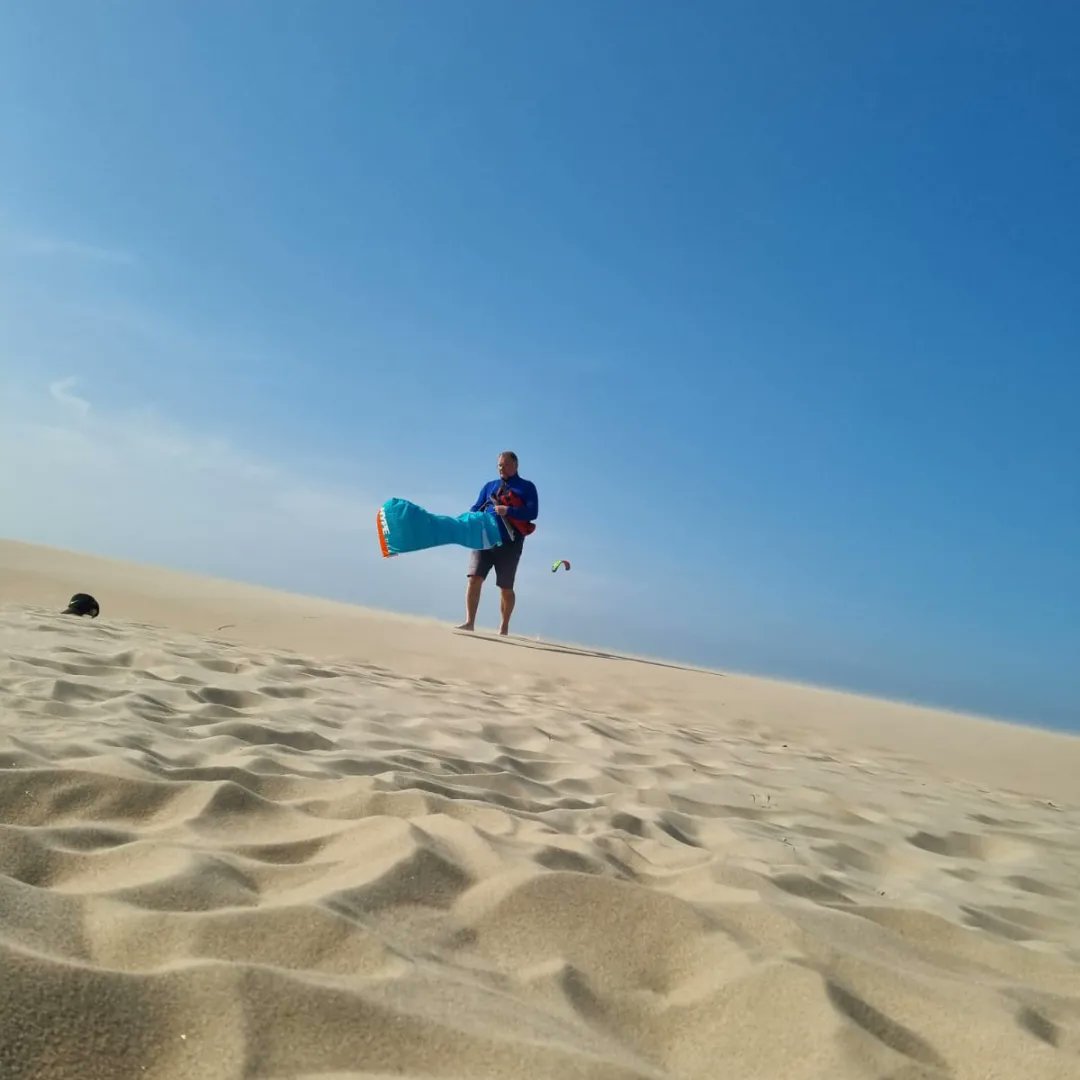 JPvanAlten's tweet photo. #Pinksteren 2023 op het strand van #terheijde met zon en een stevig windje. https://t.co/L5iK5nStjm