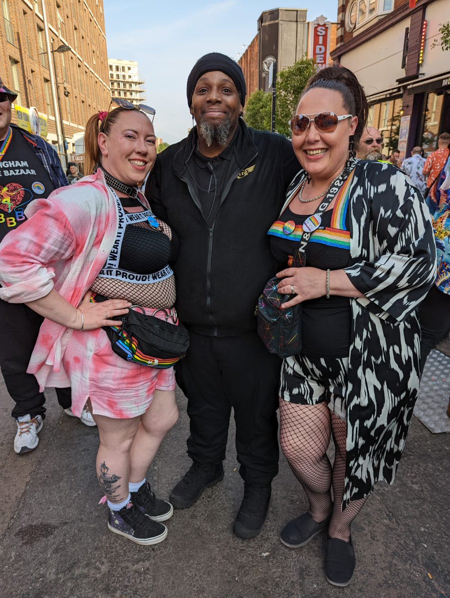 FayeSanders_FS's tweet photo. Out rocking Brum pride with our amazing crew #BirminghamPride #Proudbab #BBB https://t.co/Uv5TteZluk