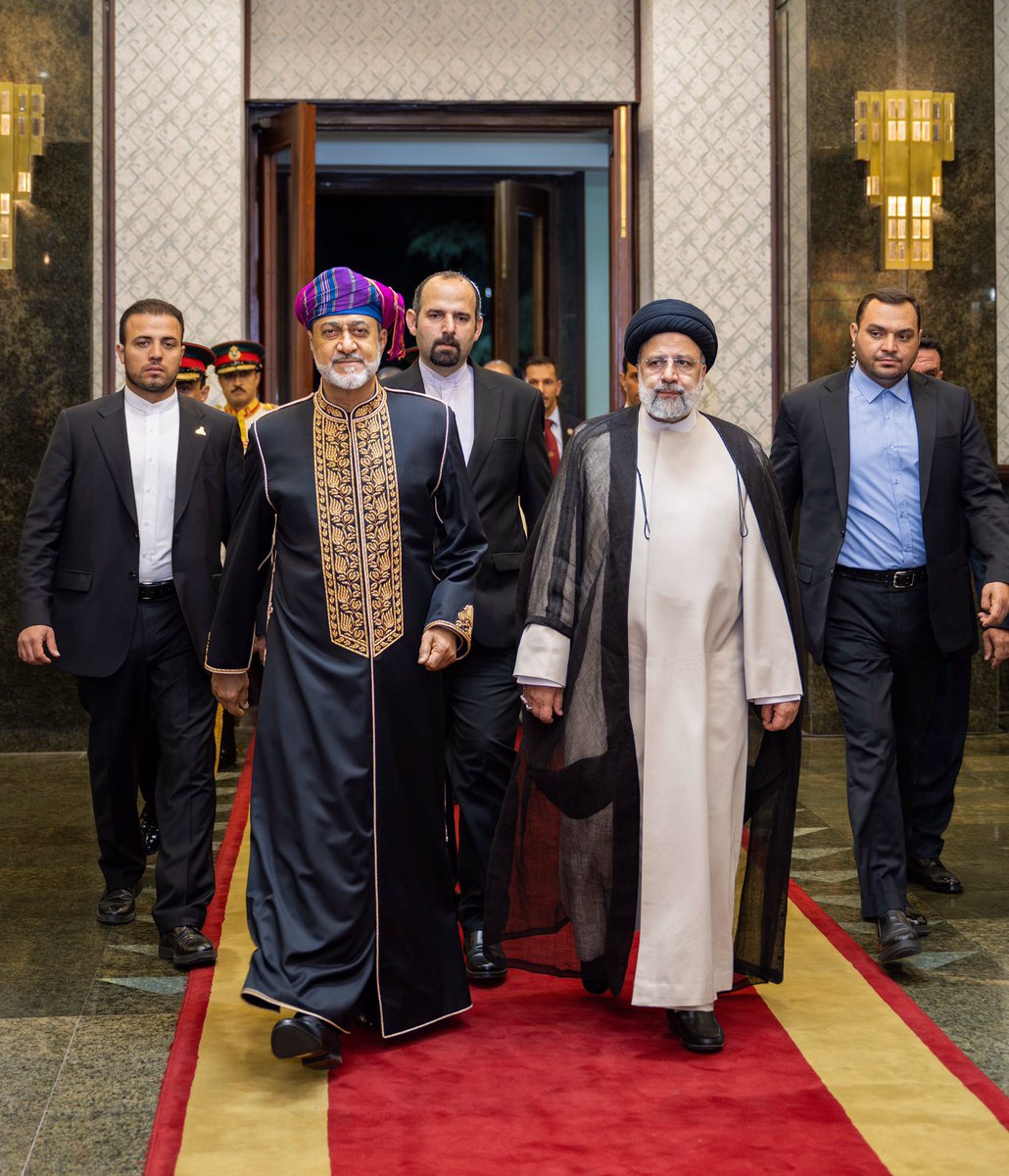 RoyalOmanFamily's tweet photo. تكريمًا لحضرةِ صاحبِ الجلالةِ السُّلطان #هيثم_بن_طارق المعظم - حفظهُ اللهُ ورعاهُ -، أقام فخامةُ الرئيس الدكتور إبراهيم رئيسي رئيسُ الجمهوريّة الإسلاميّة الإيرانيّة مأدبة عشاء رسميّة على شرف جلالتِه بقصر سعد آباد بالعاصمة الإيرانيّة #طهران مساء اليوم . https://t.co/koaRxMwoOA