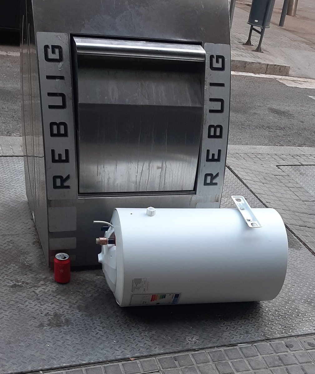 #Viladecans #MazónFake #Fotomuebles 
No eres de Vila si no te encuentras un colchón al día. 
Enhorabuena a los que han votado 4 años más de lo mismo.