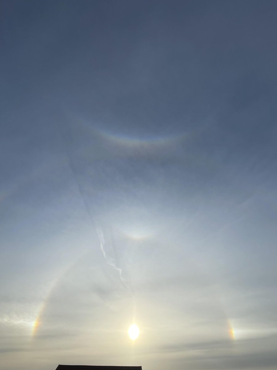 h0dgey's tweet photo. @LucyWeather Interesting view of the sun this evening in Hartlepool, Teesside.. never seen anything like this in my 52 years.. 🤣🤣 https://t.co/FagFEgXW97
