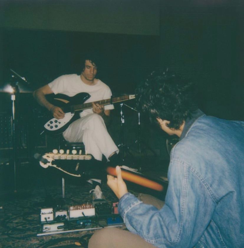 WallowsMex's tweet photo. @wallowsmusic compartiéndonos estas nuevas fotos ¿Será que viene algo nuevo? 👀✨ https://t.co/biNcUBXZGA