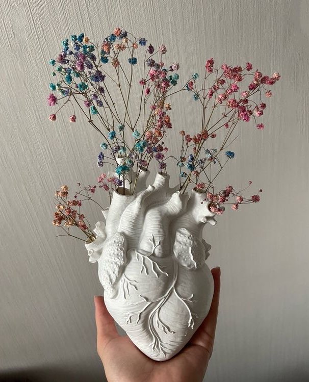 heart shaped flowers vase