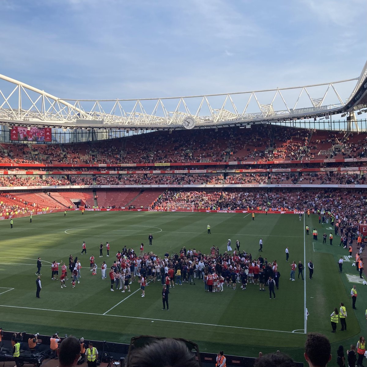 devon_gooner's tweet photo. Cricket season 😏 https://t.co/dOzofo38UC