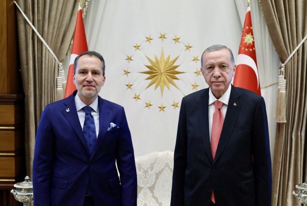 GulepAhmet's tweet photo. Yeniden Cumhurbaşkanı seçilen Cumhurbaşkanımız Sayın Recep Tayyip Erdoğan’ı tebrik ediyoruz. 

Devletimize ve milletimize hayırlı uğurlu olsun.

@rpbeyoglu @gencrefahboglu @refahkadinbygl https://t.co/b07njNYrrF