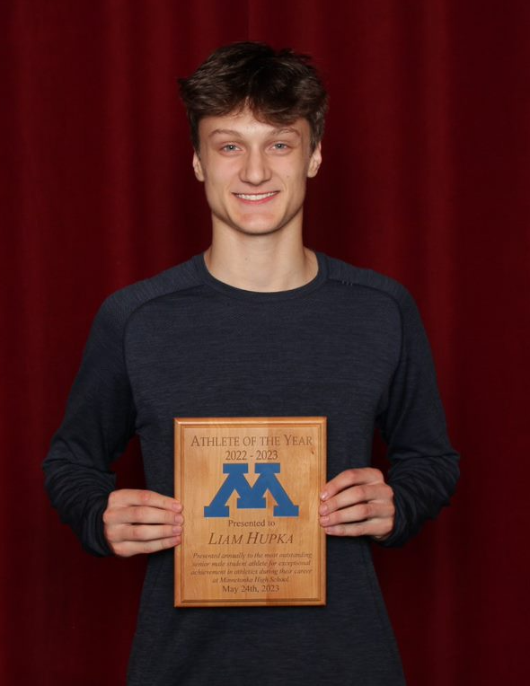 ⚓️👏🏽 🏒 Congrats to <a href="/TonkaBoysPuck/">Minnetonka Skippers Hockey</a> captain Liam Hupka on being named 2022-23 MHS Male Athlete of the Year for his athletic achievements throughout his MHS career!
#WellDeserved