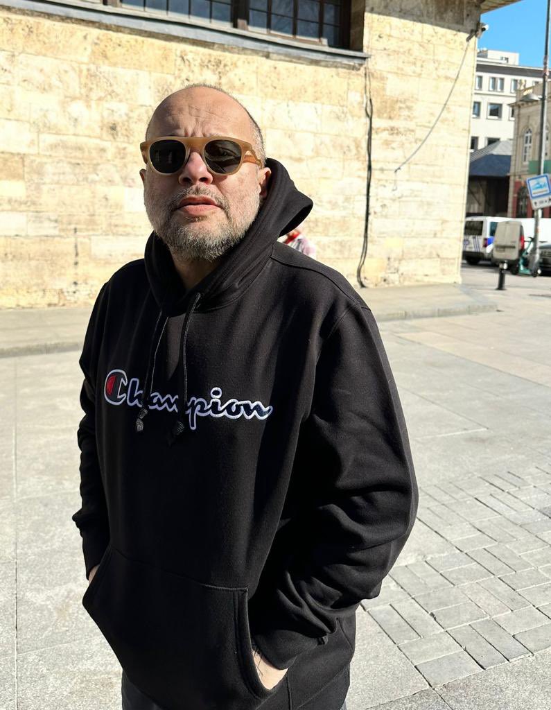 Ne yaptıysam inanarak yaptım…
Ne yazdıysam inanarak yazdım…
Sonuç beklediğim istediğim gibi çıkmamış olabilir…
Ama ben dün inandığım taraftaydım…
Bugün yine oradayım…
Yarın da orada olacağım…
Ülkemin daha aydınlık, daha insanca, daha ayrım yapmayan, daha ötekileştirmeyen,