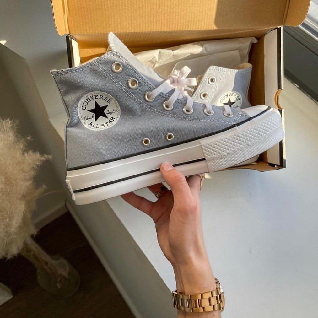 dmoixel__'s tweet photo. J'ai un faible pour les converses https://t.co/2hdau598Vl