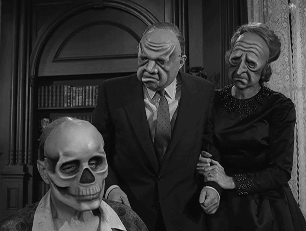 Watching #TwilightZone, The Masks. One of my fav episodes! “What is inside comes out” 🖤🖤🖤

@TheNightGallery 

#HorrorFam  #MutantFam