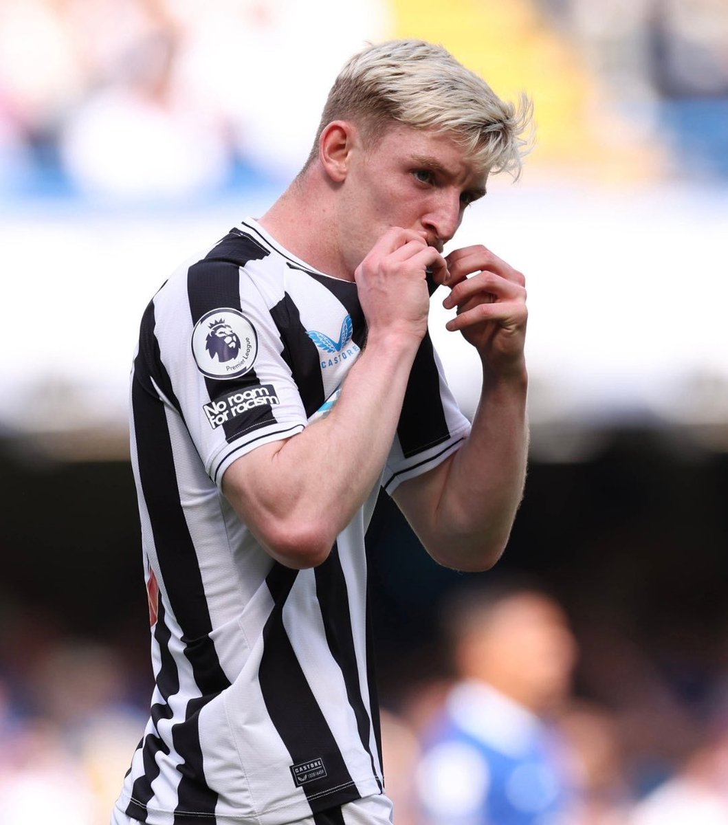 😘 @anthonygordon kissing the badge ⚫️⚪️

#NUFC