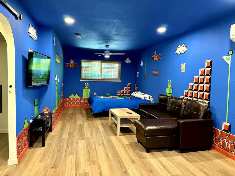 GoNintendoTweet's tweet photo. Airbnb renter turns their studio into a Super Mario experience https://t.co/XBLOSDpVVC https://t.co/oZFlA0bueD