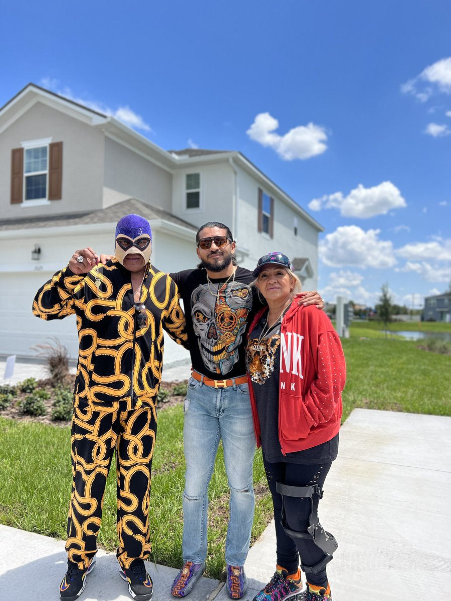 JBElFantasma's tweet photo. Thank you LUCHA LIBRE… one of the most beautiful satisfactions in life… being able to take care of my parents, I GOT MY MOM A HOUSE!!! I’m beyond grateful!! 🥹 again… GRACIAS LUCHA LIBRE. https://t.co/NLCR4g2doX