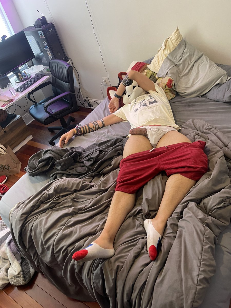 wolf_ezo's tweet photo. I got drunk and passed out in some guy’s bed at a party. I guess they took pics even though idk how my pants and underwear came off…

Oh well I’ll post all the pics on my OnlyFans https://t.co/79Lqz4qvgA