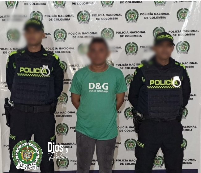PoliciaDEMAG's tweet photo. #ElCarmenDeAriguaní |  #MiPolicíaDelCuadrante 👮🏻‍♂️👮🏼‍♂️ logró la captura de un hombre de 2️⃣3️⃣ años, momentos en que fue sorprendido agrediendo a su  compañera sentimental.
 
#DiosYPatria. https://t.co/s6owv3wIwd