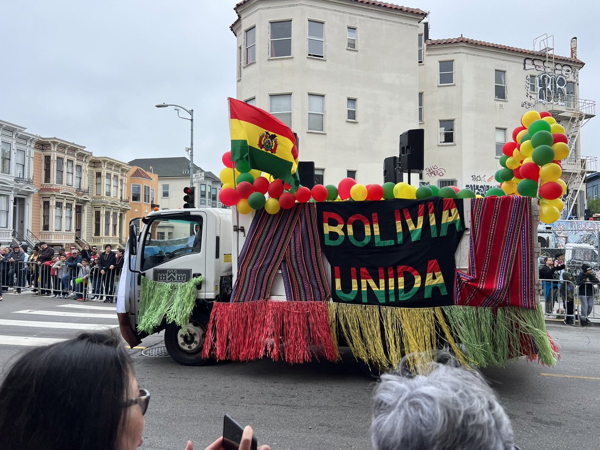 El_Ahuizotl's tweet photo. It’s all ❤️ love 💕 in the City today! #SFCarnaval https://t.co/F7wenSNWIW