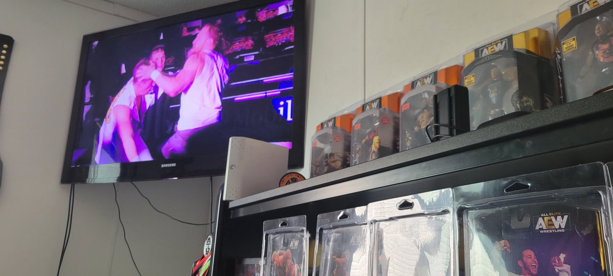stephen_offredi's tweet photo. @RingsideC @ThisBrodieLee @owen_foundation @AEW @AEWonTV @Jazwares @AEWbyJazwares #RSCDON does watching last year DON count. Because this fight took place a few feet from my seats. https://t.co/Odk7FKlQ7o