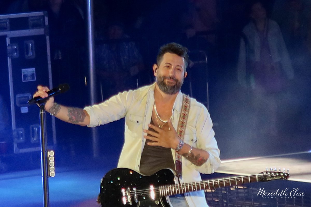 olddominionfan's tweet image. 🎤🎸🎶
🎥: @MeredithElise86
#Redrocks #olddominion #odarmy
#EdwinMcCain