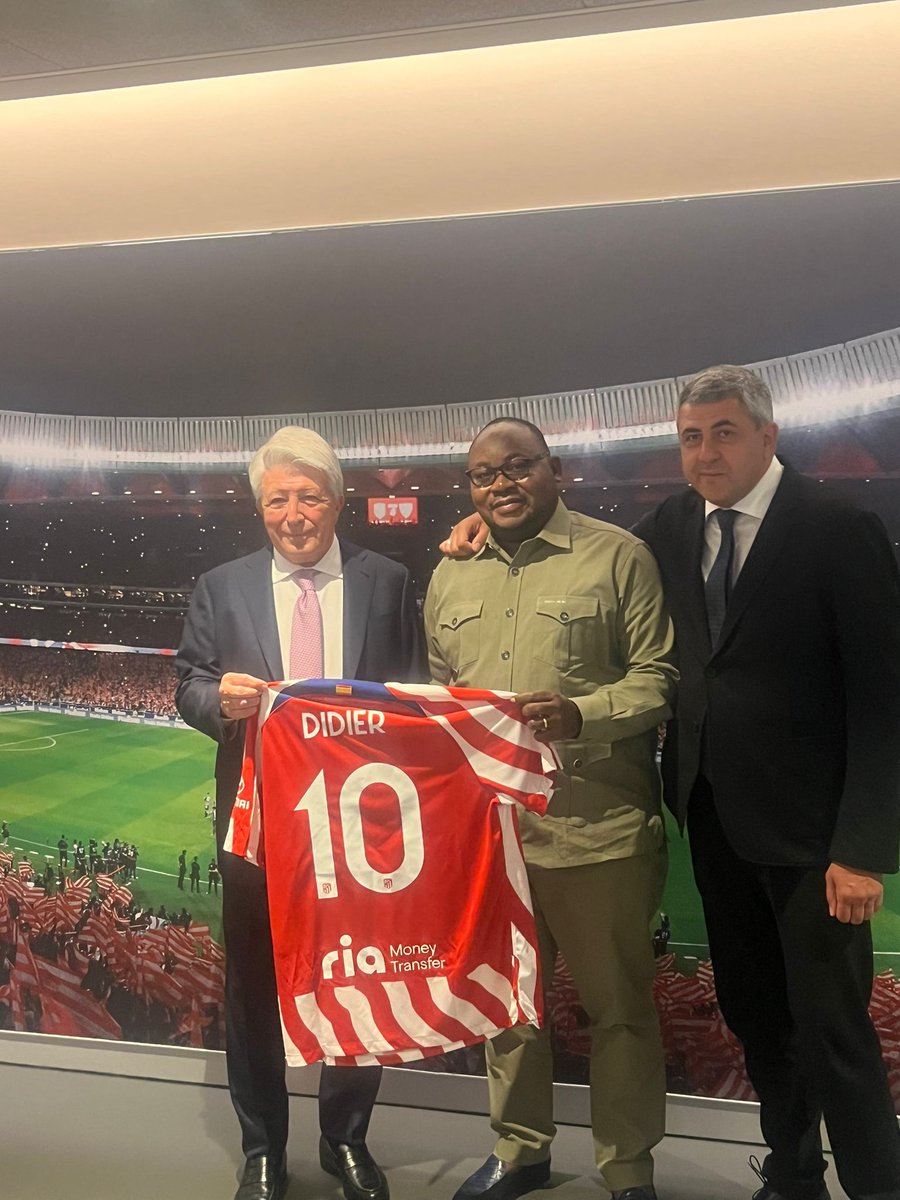 Dans le cadre de la publicité de la RDC coe une nouvelle destination touristique, le tabernacle de la sagesse <a href="/DMazenga/">Didier MAZENEGA MUKANZU</a>, Ministre du Tourisme de la RDC s'est entretenu avec le Président de l'Atheltico de Madrid.