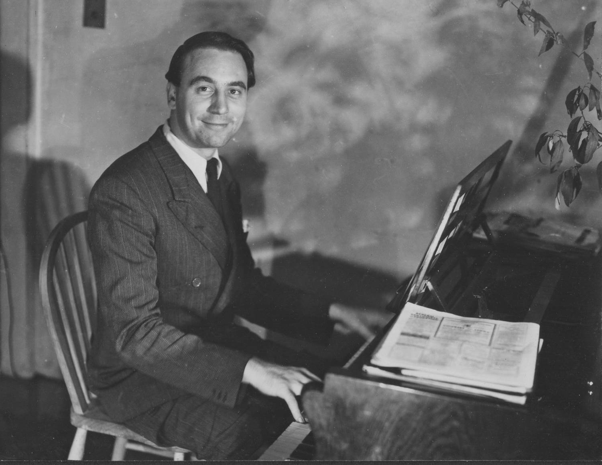 The Peter Tranchell Foundation (@tranchellfndn) on Twitter photo Composers would you like to write a carol for Advent? The Peter Tranchell Foundation Composition Prize 2023 is now open. 1st prize £500 + performance and more. Panel chaired by <a href="/davidhconductor/">David Hill</a> Deadline 1st September 2023. Find out more at peter-tranchell.uk/the-peter-tran… Please share! Composers would you like to write a carol for Advent? The Peter Tranchell Foundation Composition Prize 2023 is now open. 1st prize £500 + performance and more. Panel chaired by <a href="/davidhconductor/">David Hill</a> Deadline 1st September 2023. Find out more at peter-tranchell.uk/the-peter-tran… Please share!