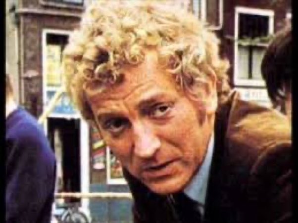 9pm TODAY on @TalkingPicsTV 

From 1973, s2 Ep 4 of #VanDerValk “A Dangerous Point of View' directed by #JimGoddard & written by #JeremyPaul

Based on #NicolasFreeling’s series of 'Van der Valk' detective novels

🌟#BarryFoster #MichaelLatimer #SusanTravers #PaulHardwick