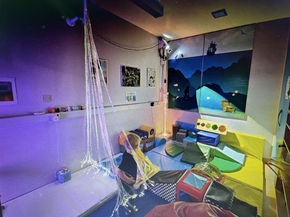 NCHPlayService's tweet photo. @PCCUatNCH more photos showing off our grand opening of the wards sensory room enjoyed by all our patients and families @nottmchildrens @nottmhospitals made possible by @RaysofSunshine and kind donations of families of @PCCUatNCH to make our dream possible thank you very much! https://t.co/FwVLffjxzO