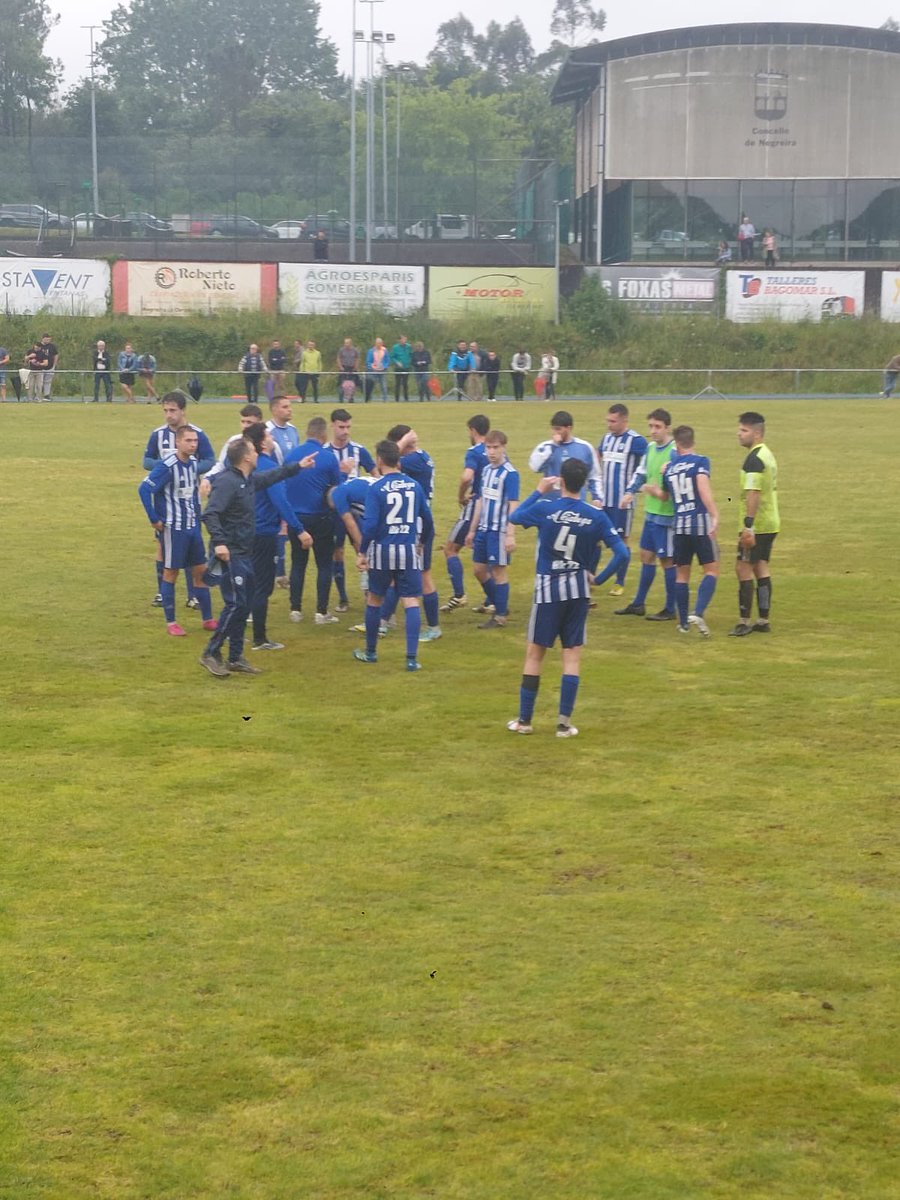 EumeDep's tweet photo. Final de infarto en Negreira. El Modesto A sigue en el camino al ascenso a Preferente. ¡Gracias a toda la afición por acudir hoy al partido,gracias al equipo, al modesto b, juveniles y cantera! #alarrisky🔵⚪️🔵 https://t.co/SC6YtgezX9