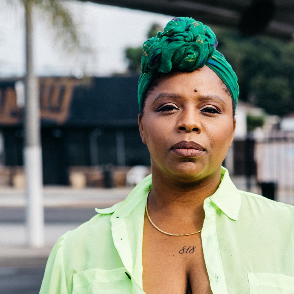 AmiriKing's tweet photo. BLM founder, Patrisse Cullors, recently lost a lucrative contract with Warner Brothers.

Patrisse entered into the contract in 2020.

The WB deal was inked for Cullors to produce comedies, dramas, animations, and documentaries, centered around black people, (obviously).

WB quietly ended the deal in October 2022 after ABSOLUTELY NOTHING was produced in over 2 years.

Keep in mind, Patrisse Cullors is the same person that spent $3.2 million of BLM funds on 4 luxury mansions in lily white suburbs of Georgia and California.

Scamming anyone they can, while they can. 🤷🏻‍♂️