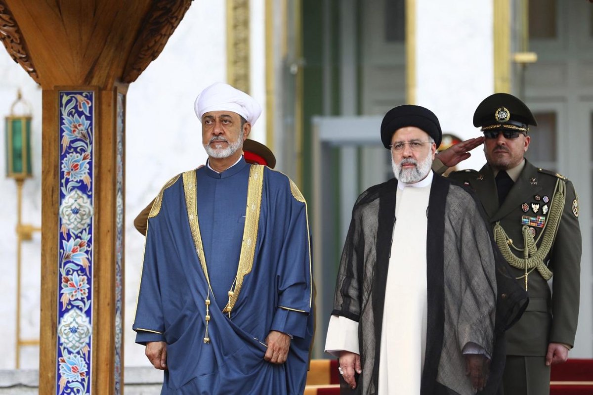 الدور المهم الذي يلعبه وطننا #عمان من خلال زيارة #سلطان_السلام_في_إيران انما هو  من أجل استقرار المنطقة وتعزيز الأمن والسلم الدوليين انطلاقا من إيمان وطننا بأهمية الحوار الدبلوماسي في حل الخلافات والنزاعات وتخفيف التوتر وجعل المنطقة في وضع أفضل بما يخدم شعوبها