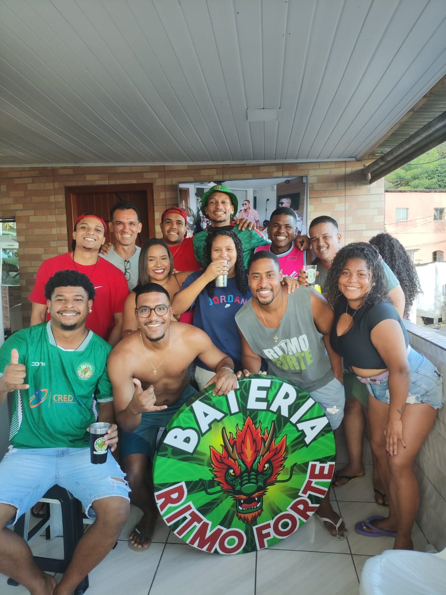 Jrpuxetaa's tweet photo. Além do planejamento tiramos um tempo para nossa resenha 🍻

Diretoria @bateriaritmoforterf 🐉 https://t.co/APn5WbeSmQ