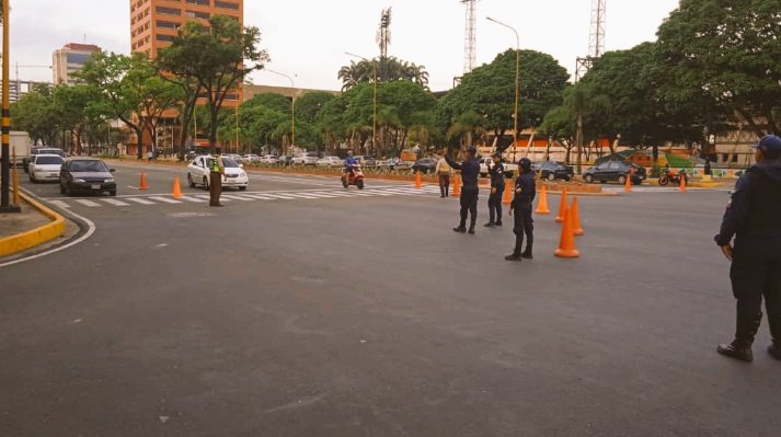 BTT_Carabobo's tweet photo. En la Mañana de Hoy estuvimos Presente haciendo Seguridad Vial, en varios puntos de la ciudad, en la Media Maratón #Valencia en conjunto con los compañeros de la @PNBVzla ..
@oficial_intt @rvaraguayan @TransporteGobVe @MijpVzla @CeballosIchaso1 @SGGCarabobo @rafaellacava10 https://t.co/OousmBEncZ
