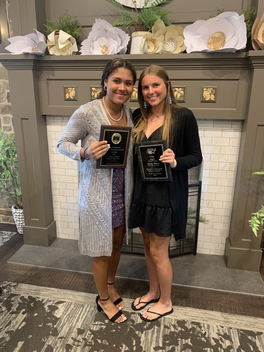 CedarCliff_AD's tweet image. Congrats to Sydney Weyant (Top Female 3 Star Award Winner) and Olivia Jones (Top Female Underclassmen Award). The Lady Colts represented well at the Miss PA Basketball Awards on Saturday.