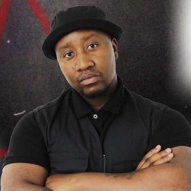 Xolani Khumalo show #Sizokthola deserves an hour on tv,so #Manyonyoba should be cancelled Retweet if you agree