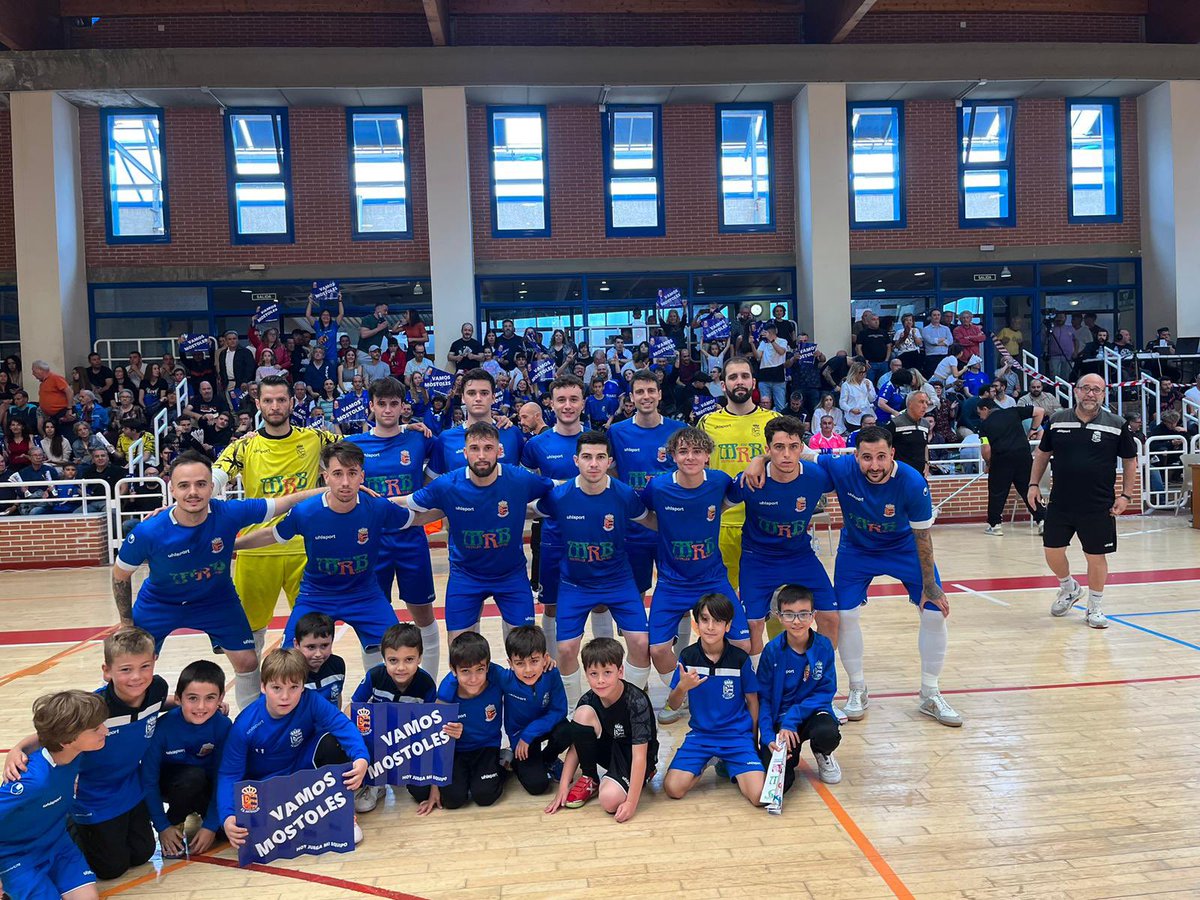 1mostolesfs's tweet photo. En Villafontana el Primer Equipo sacó adelante un partido fantástico que nos deja imágenes para el recuerdo. Que bonito es ver la grada así cada jornada…
#canteraazul https://t.co/PSvqXZBlmn