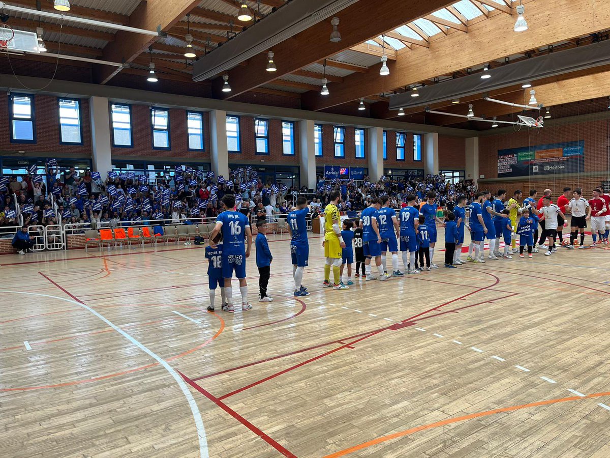 1mostolesfs's tweet photo. En Villafontana el Primer Equipo sacó adelante un partido fantástico que nos deja imágenes para el recuerdo. Que bonito es ver la grada así cada jornada…
#canteraazul https://t.co/PSvqXZBlmn