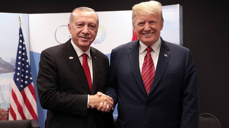 ConflictTR's tweet photo. 🔴 Donald Trump: "Bu büyük ve hak edilmiş zaferinden ötürü Recep Tayyip Erdoğan'ı kutluyorum. Kendisini iyi tanırım, dostumdur. Ülkesini ve Türkiye’nin müthiş milletini ne kadar sevdiğini kendisinden öğrendim." https://t.co/8Z9q1FfxoO