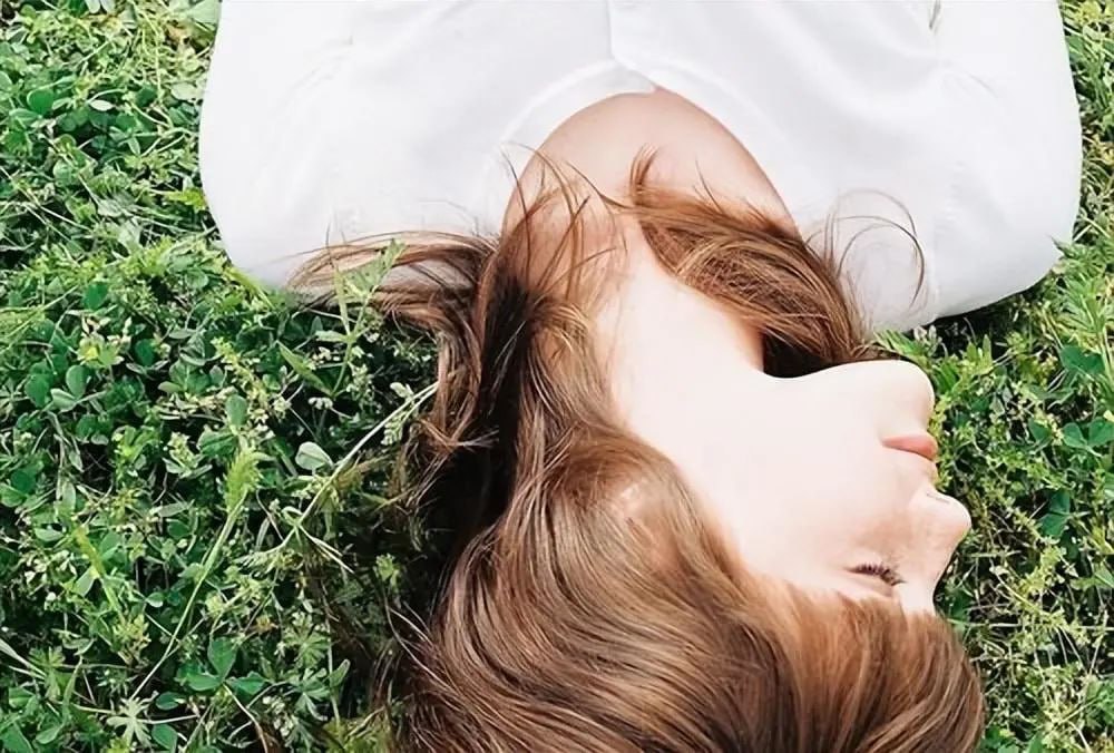 In many cases, politeness is not used to express self-cultivation and politeness, but to create distance.
.⁣
.⁣
.⁣
.⁣
.⁣
#bebrave #believe #brave #bravecat #braveenough #bravegirlsclub #bravemodels #bravery #bravewomen #bravewriter #courage #disney #love #loveforever