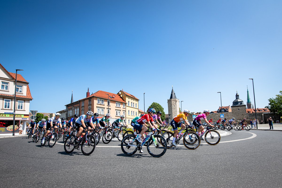 Finale bei der LTLT 2023 in der Kreisstadt Mühlhausen – Impressionen der letzten Etappe quer durch den Unstrut-Hainich-Kreis. Eine Zusammenfassung der 6. Etappe der 35. LOTTO Thüringen Ladies Tour findet ihr wieder bei den Mediakollegen bei Sport im Osten: mdr.de/sport/andere_s…